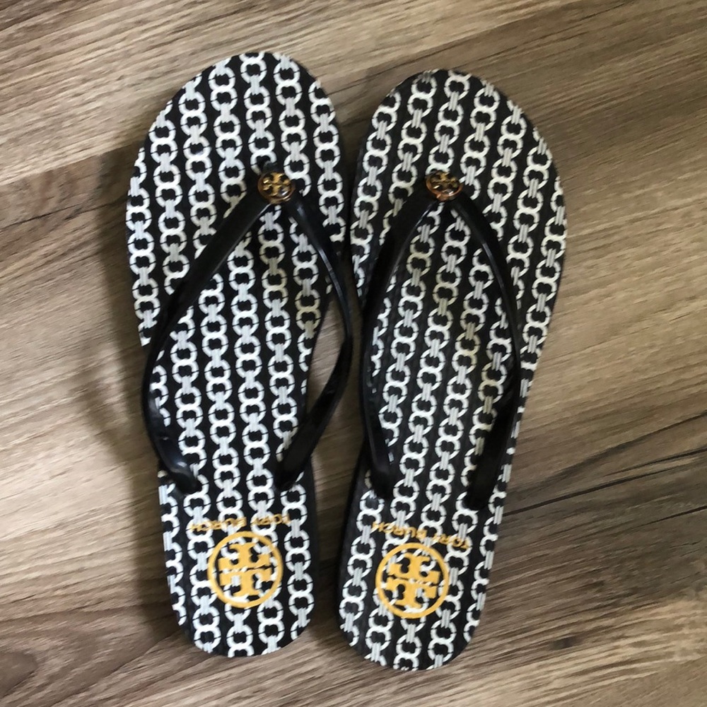 Tory Burch size 7.5/8 black & white flip flops